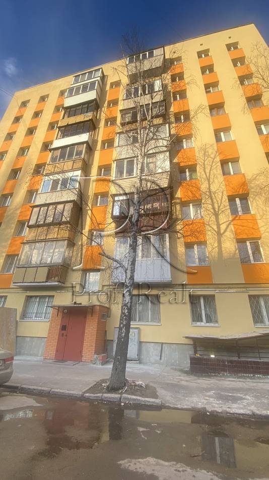 Головка Андрія вулиця, 1