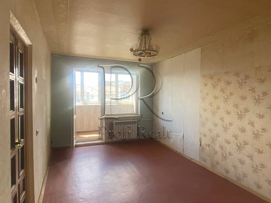 Прирічна вулиця, 5