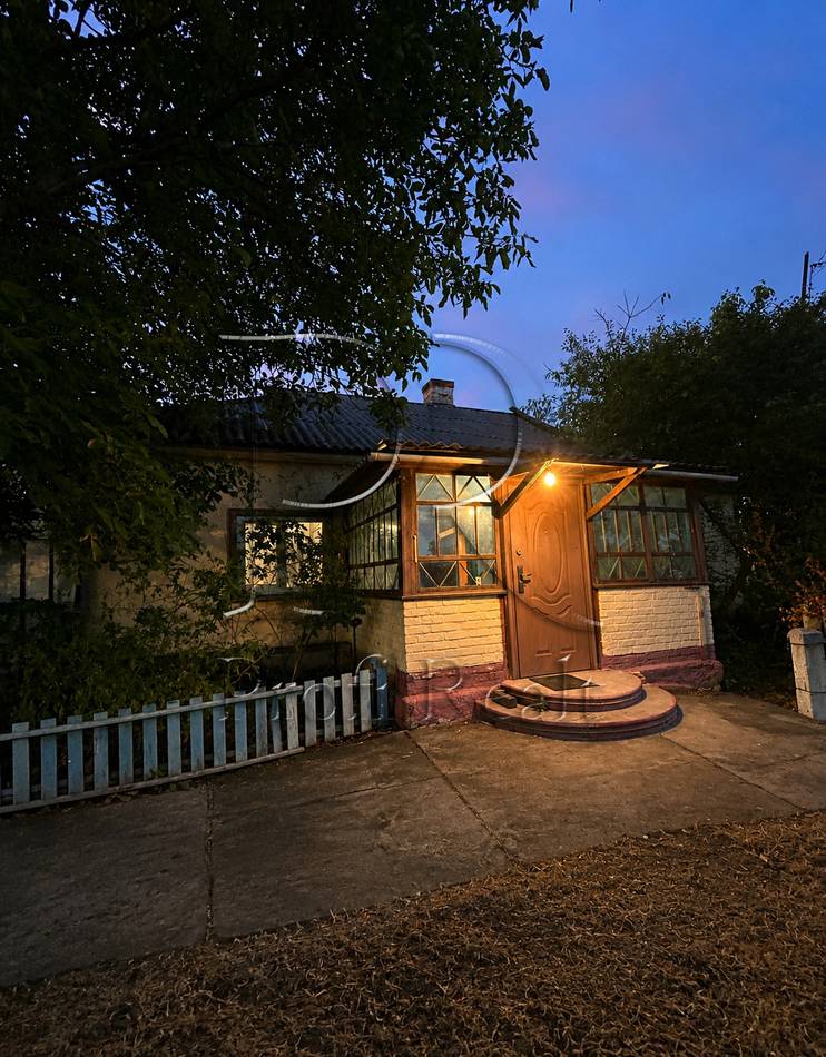 Миру улица, 16